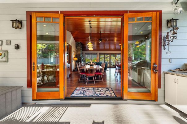 Dining room, Exterior