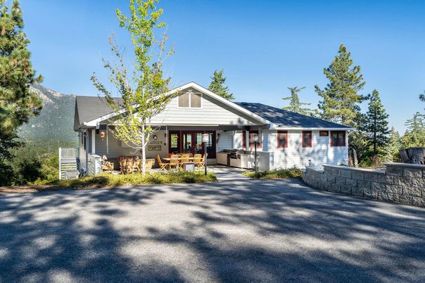 Exterior, Facade, Ranch