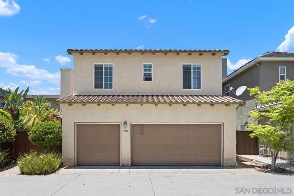 Attached, Exterior, Facade, Mediterranean