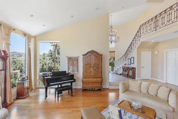 Chandelier, Interior, Living room, Piano, Recessed Lighting, Wood Texture Flooring