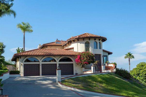 Attached, Exterior, Facade, Mediterranean