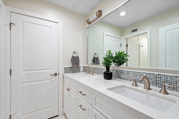 Bathroom, Dual Sink Vanities, Interior, Recessed Lighting