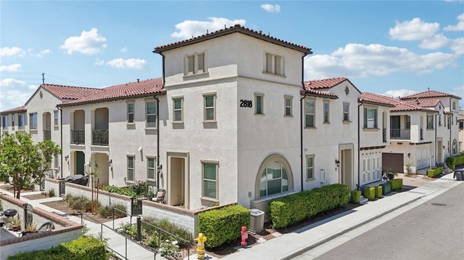 Exterior, Facade, Mediterranean