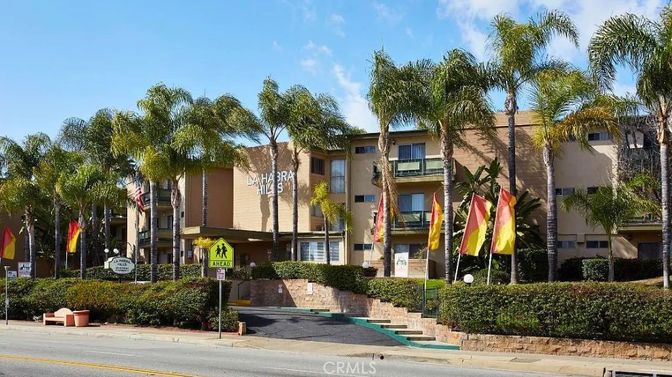 Exterior, Facade, Condo Building