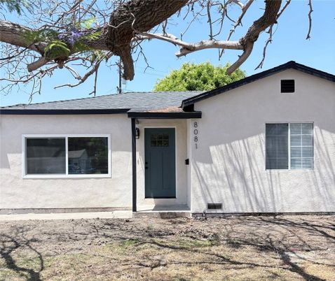 Exterior, Facade, Ranch
