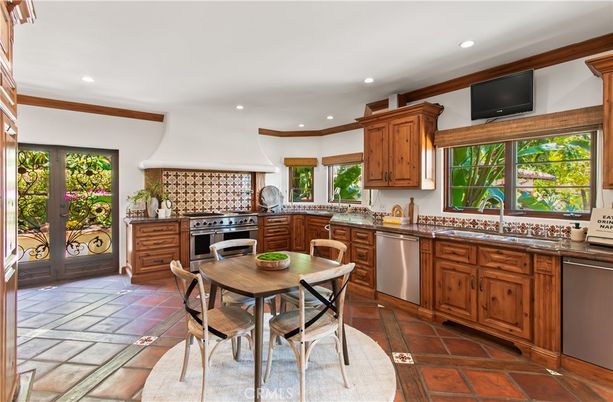 Dining room, Interior, Kitchen, Recessed Lighting, Stainless Steel Appliances