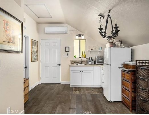 Chandelier, Interior, Kitchen, Wood Texture Flooring
