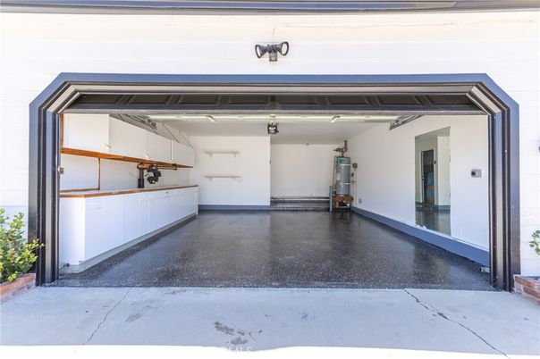 Exterior, Garage