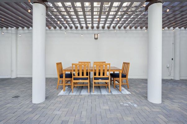 Dining room, Exterior
