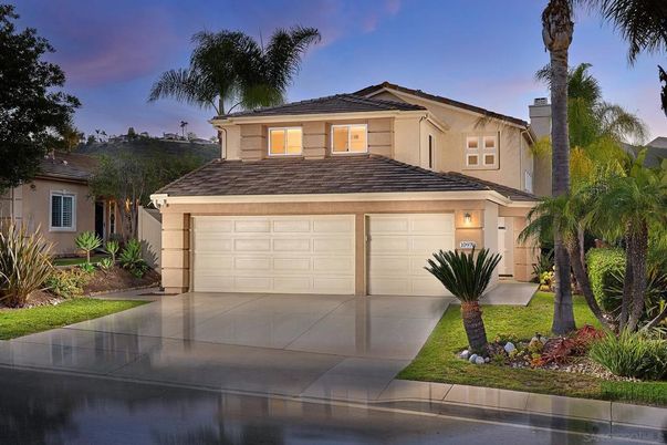 Attached, Exterior, Facade, Mediterranean