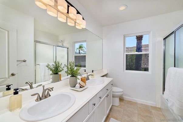 Bathroom, Dual Sink Vanities, Interior, Recessed Lighting