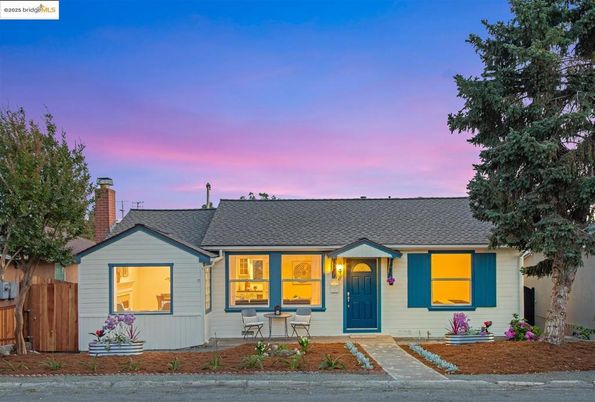 Exterior, Facade, Ranch