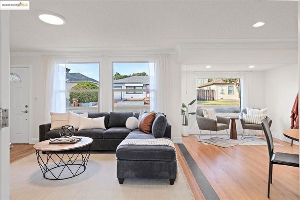 Interior, Living room, Recessed Lighting, Water, Wood Texture Flooring