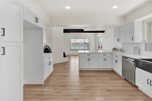 Interior, Kitchen, Recessed Lighting, Water, Wood Texture Flooring