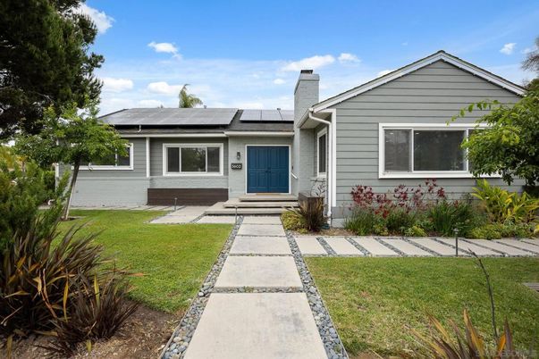 Backyard, Exterior, Facade, Solar Panels, Ranch