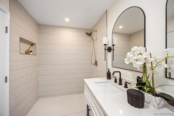 Bathroom, Dual Sink Vanities, Interior, Recessed Lighting