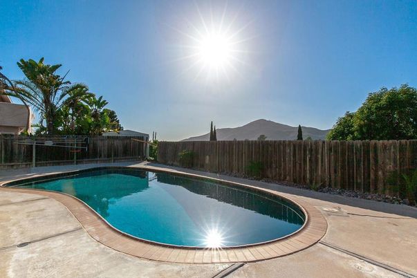 Exterior, Pool