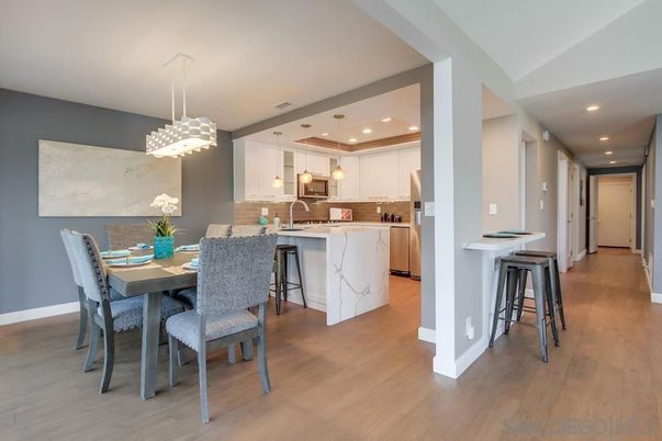 Dining room, Interior, Kitchen, Pendant Lights, Recessed Lighting, Wood Texture Flooring