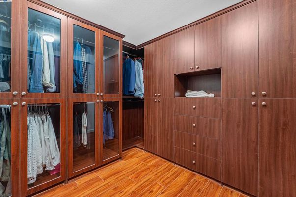 Interior, Walk-in Closets, Wood Texture Flooring