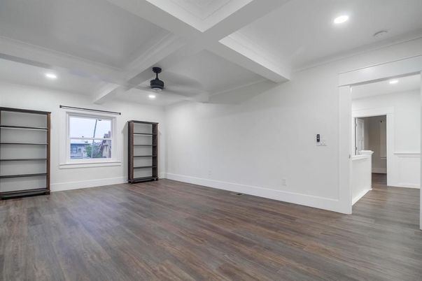 Empty room, Interior, Recessed Lighting, Wood Texture Flooring