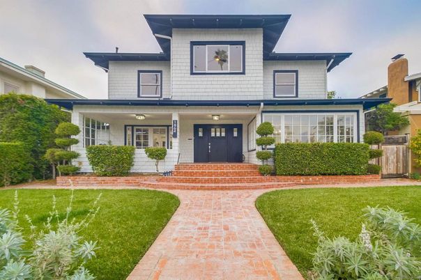 Exterior, Facade, American Foursquare