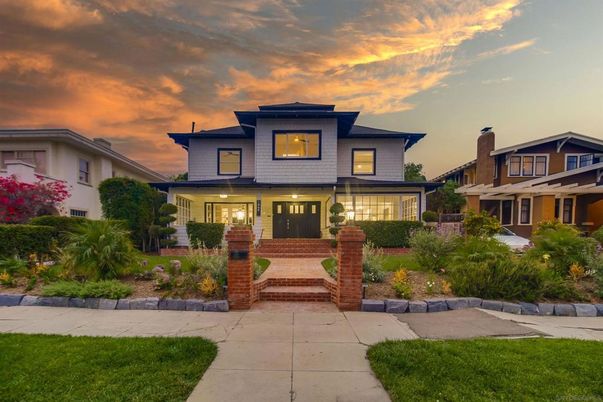 Exterior, Facade, American Foursquare
