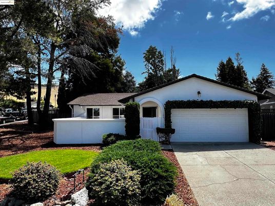 Attached, Exterior, Facade, Ranch