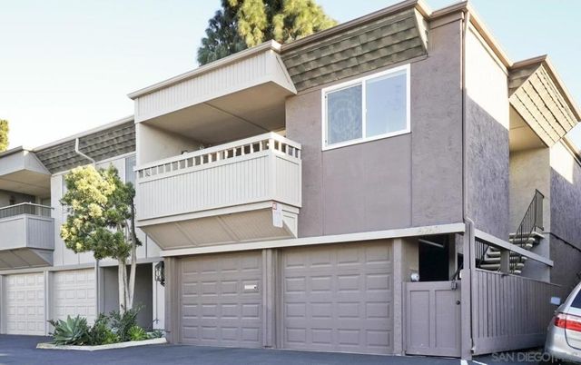 Attached, Exterior, Facade, Modern