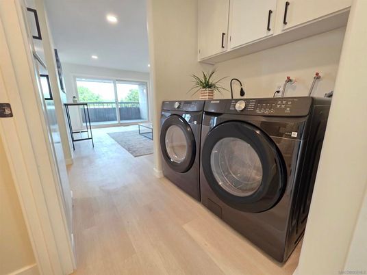 Interior, Recessed Lighting, Washer, Wood Texture Flooring