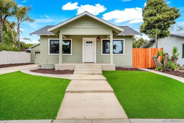 Attached, Exterior, Facade, Ranch