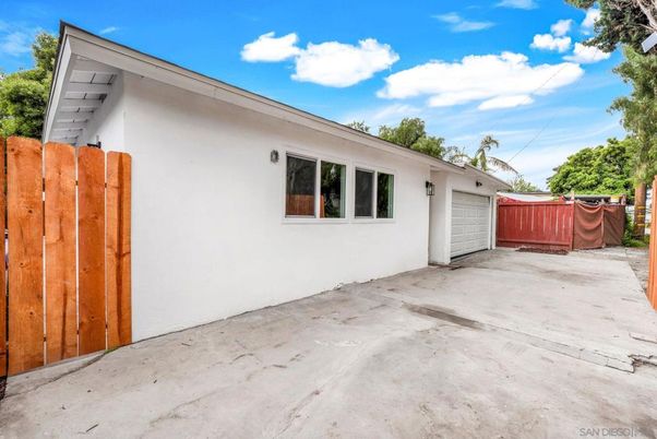 Detached Garage, Exterior