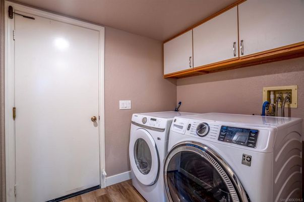 Interior, Washer, Wood Texture Flooring