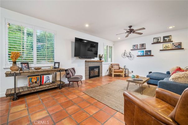 Fireplace, Interior, Living room, Recessed Lighting
