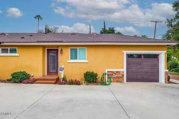 Attached, Exterior, Facade, Ranch