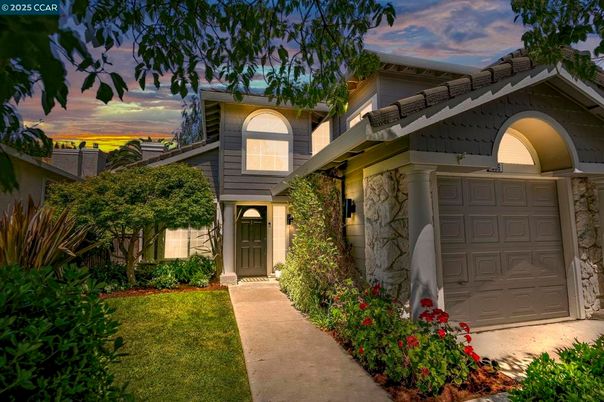 Attached, Exterior, Facade, Mediterranean