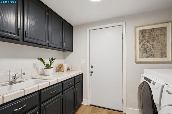 Interior, Washer, Wood Texture Flooring