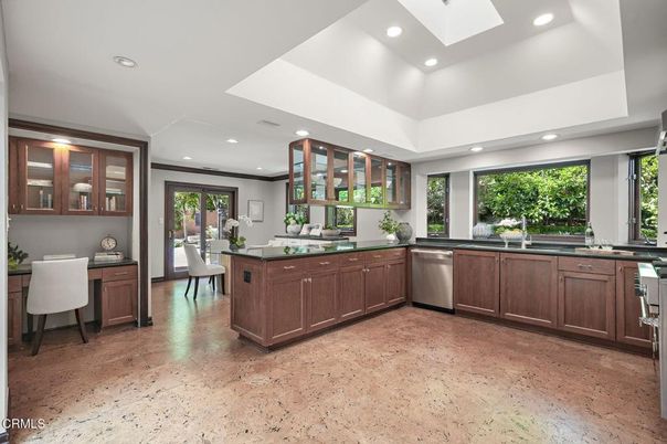 Dining room, Interior, Kitchen, Recessed Lighting, Stainless Steel Appliances