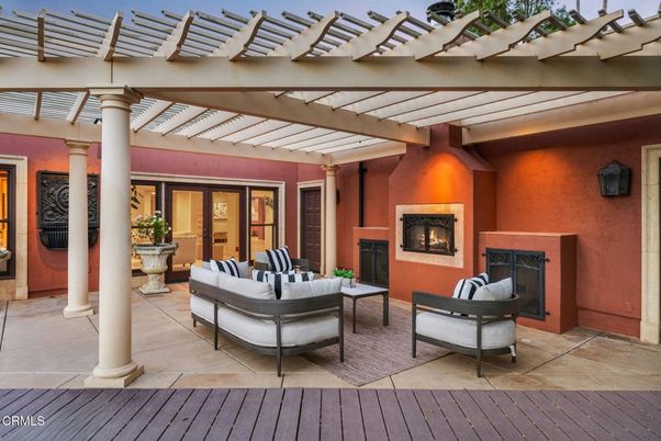 Exterior, Fireplace