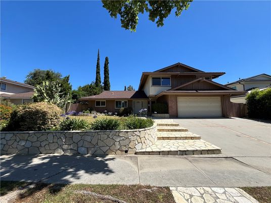 Attached, Exterior, Facade, American Craftsman