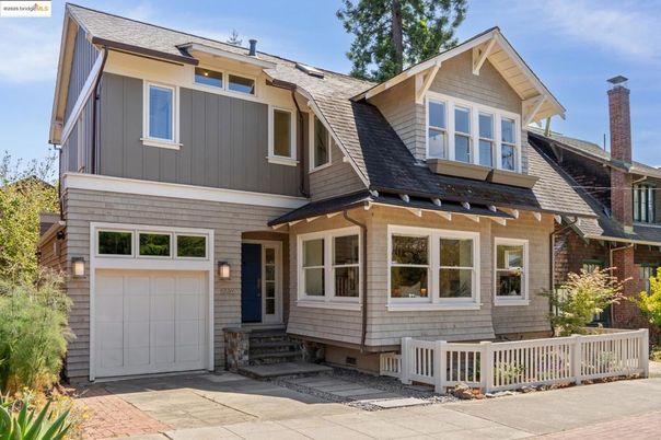 Attached, Exterior, Facade, Queen Anne Victorian
