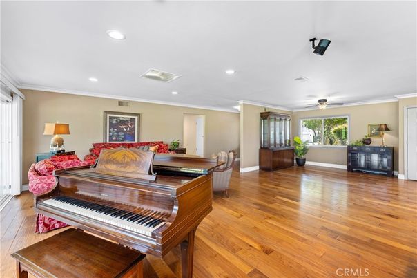 Interior, Piano, Recessed Lighting, Wood Texture Flooring