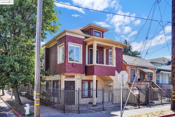 Exterior, Facade, American Foursquare