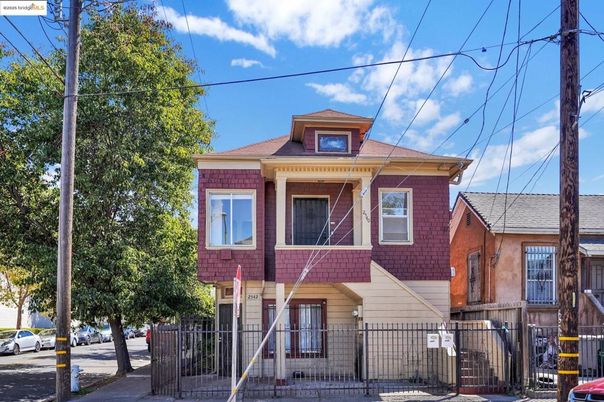 Exterior, Facade, American Foursquare