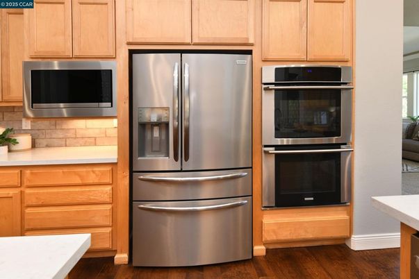 Interior, Kitchen, Stainless Steel Appliances, Wood Texture Flooring