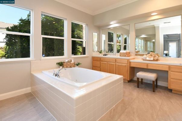 Bathroom, Dual Sink Vanities, Interior, Recessed Lighting