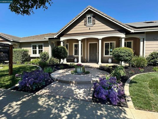 Exterior, Facade, American Craftsman