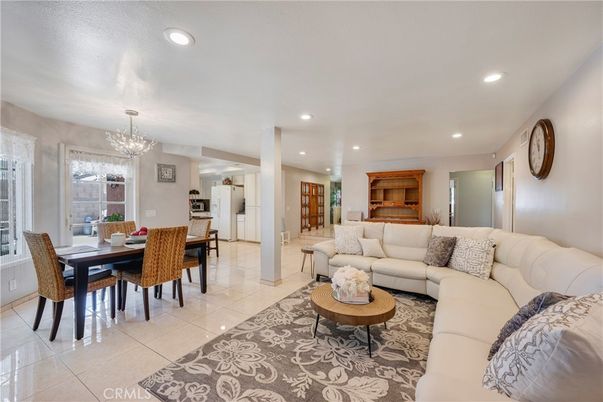Chandelier, Dining room, Interior, Living room, Recessed Lighting