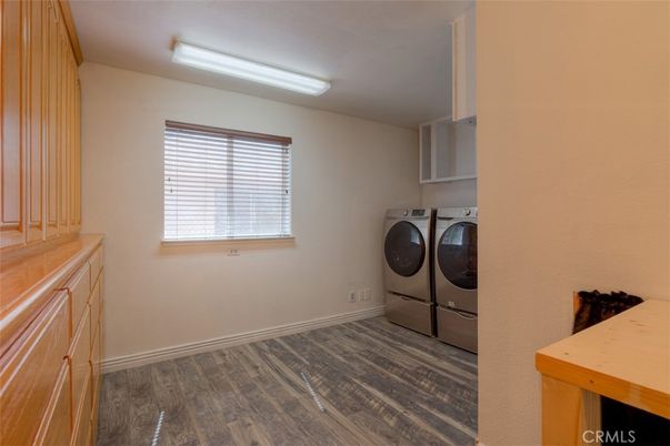 Interior, Washer, Wood Texture Flooring