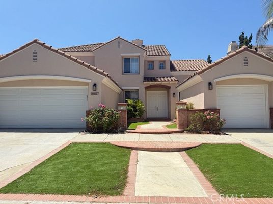 Attached, Exterior, Facade, Mediterranean