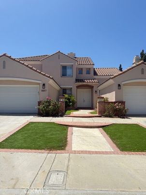 Attached, Exterior, Facade, Mediterranean